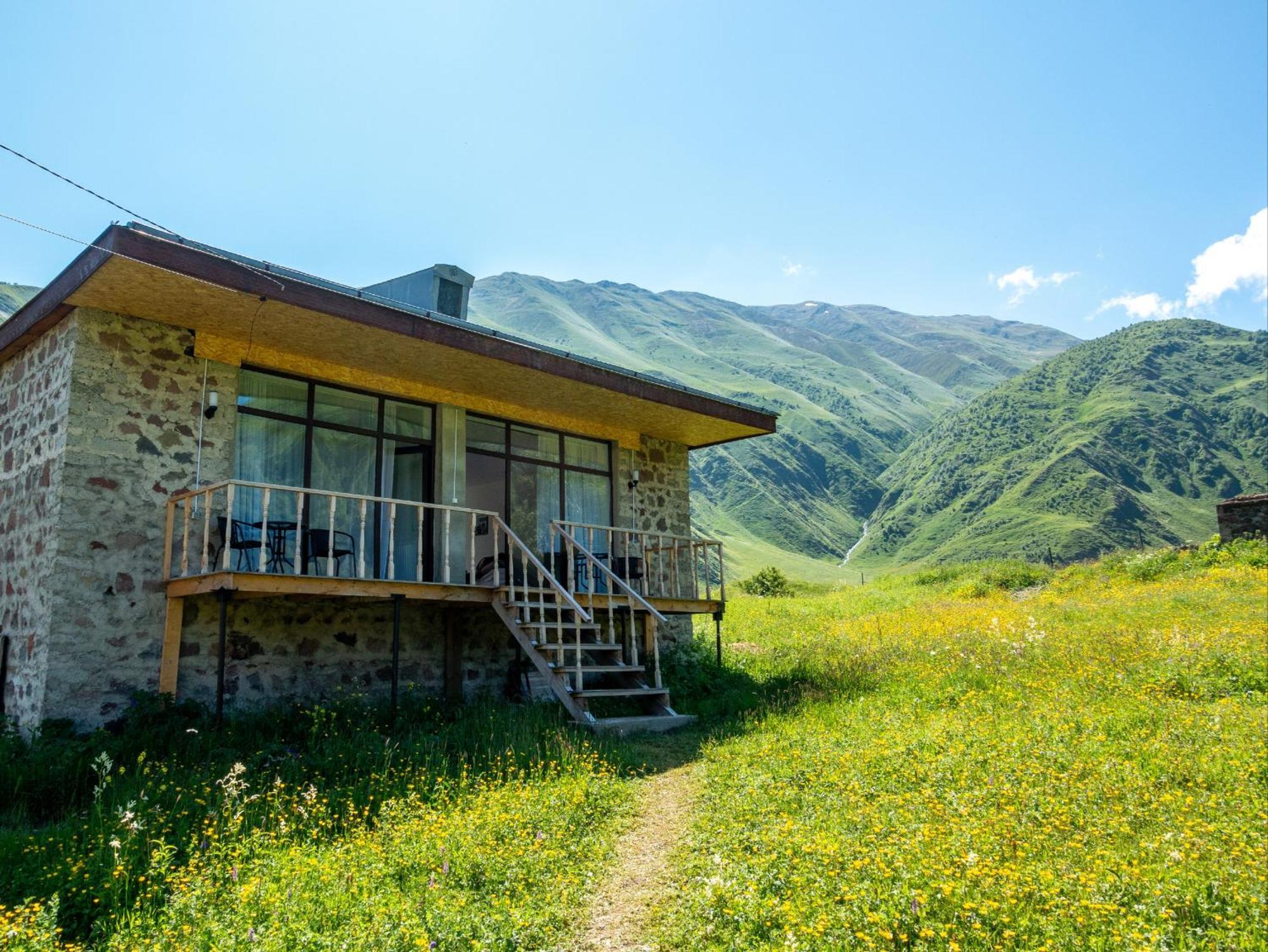 Hotel Terkhena à Kazbegi Extérieur photo